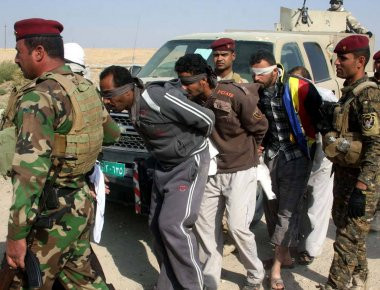 Ιράκ: Πετάνε ισλαμιστές του ISIS από γκρεμό και τους «γαζώνουν» (βίντεο)